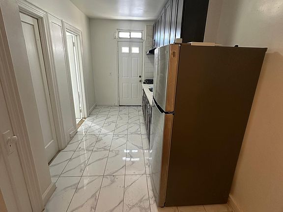 3rd image of 946 E 45th St Floor 1