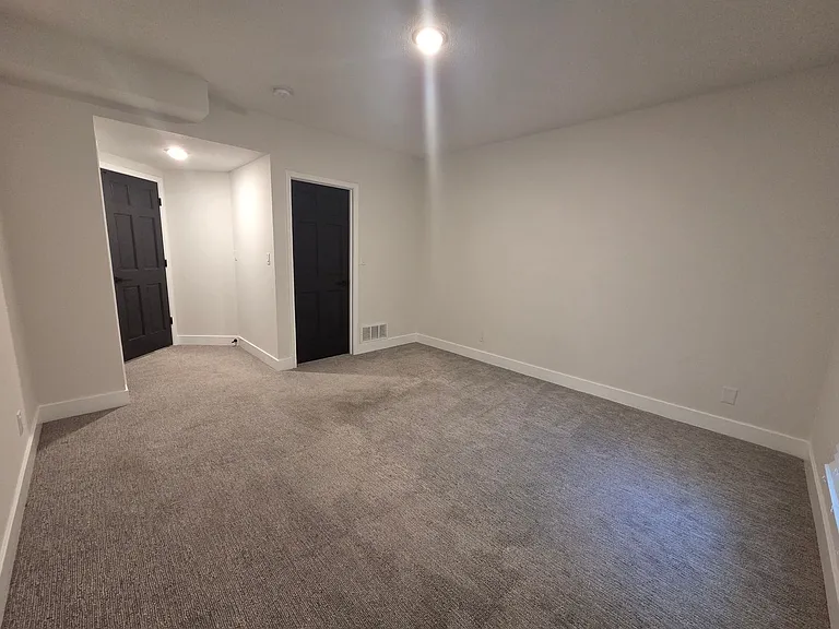 2301 Grant Ln — Photo 57