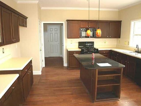 3rd image of 760 Ellsborough Ct