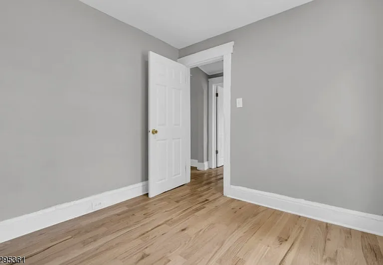 274 W Grand Ave #1 — Photo 5