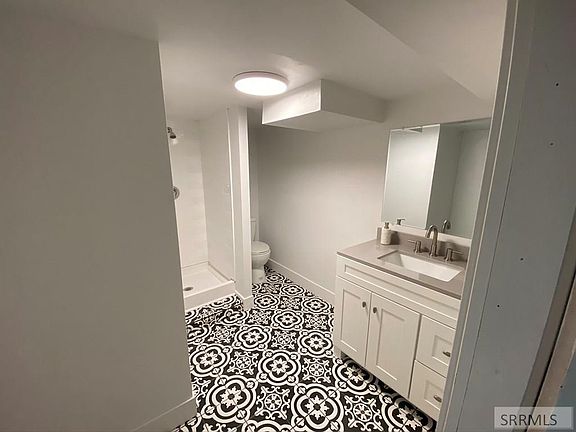 5th image of 818 Maplewood Dr
