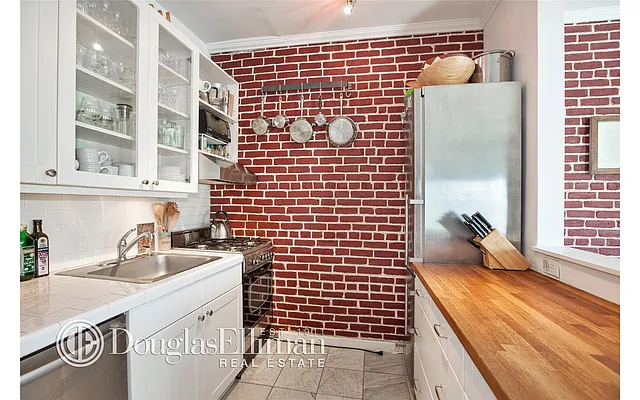 Sold by Douglas Elliman | media 15