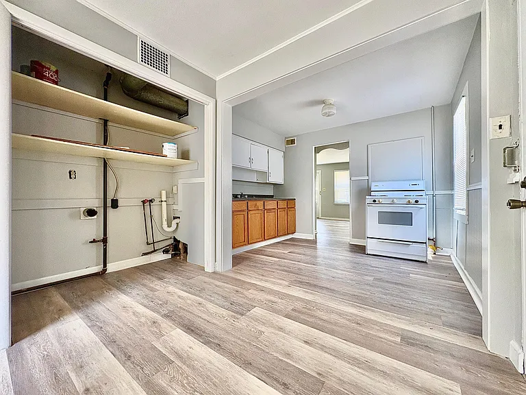 1513 Wilbur St — Photo 6