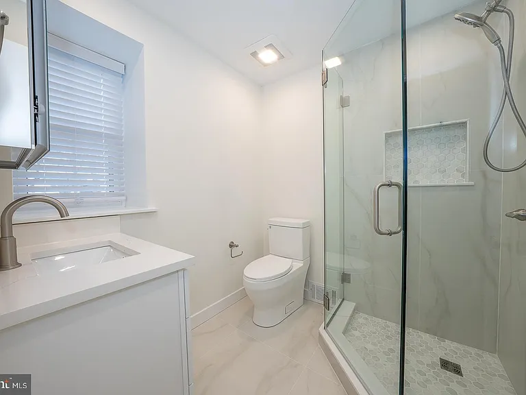 15 Llanfair Rd #A — Photo 19