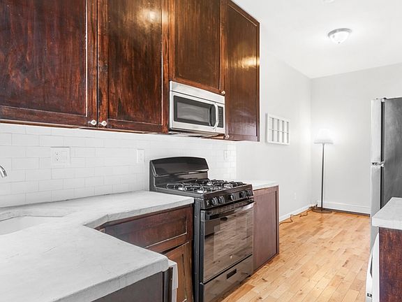4th image of 2218 41st St APT 2R