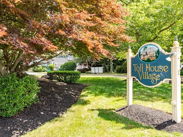 501 Auburn St APT 401, Whitman, MA 02382