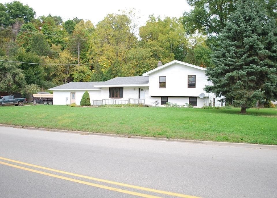 1st image of 390 Pettis Ave NE