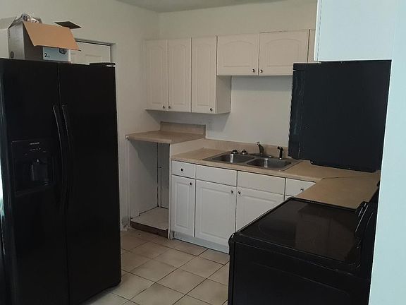 3rd image of 845 Whitfield St