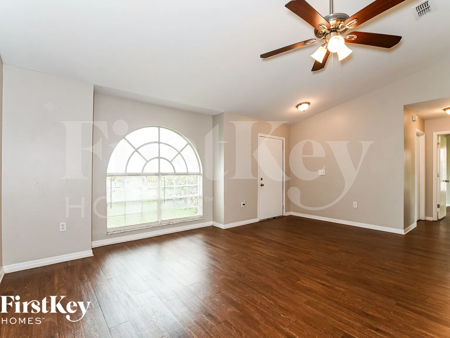 3 bed, 2.0 bath, 1361 sqft, $2,155 — Photo 3
