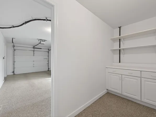 32 Godair Dr, Hinsdale, IL 60521