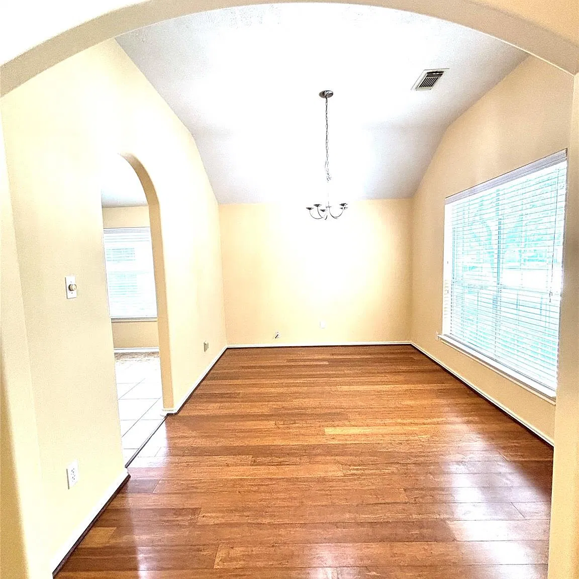 4 bed, 2.0 bath, 1897 sqft, $2,450 — Photo 3