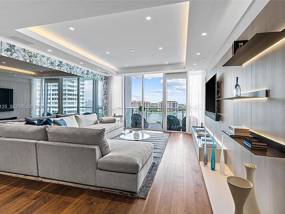 3rd image of 100 S Pointe Dr #1102/03