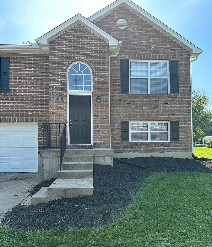 5 bed, 1095 sqft, $2,090 — Photo 1