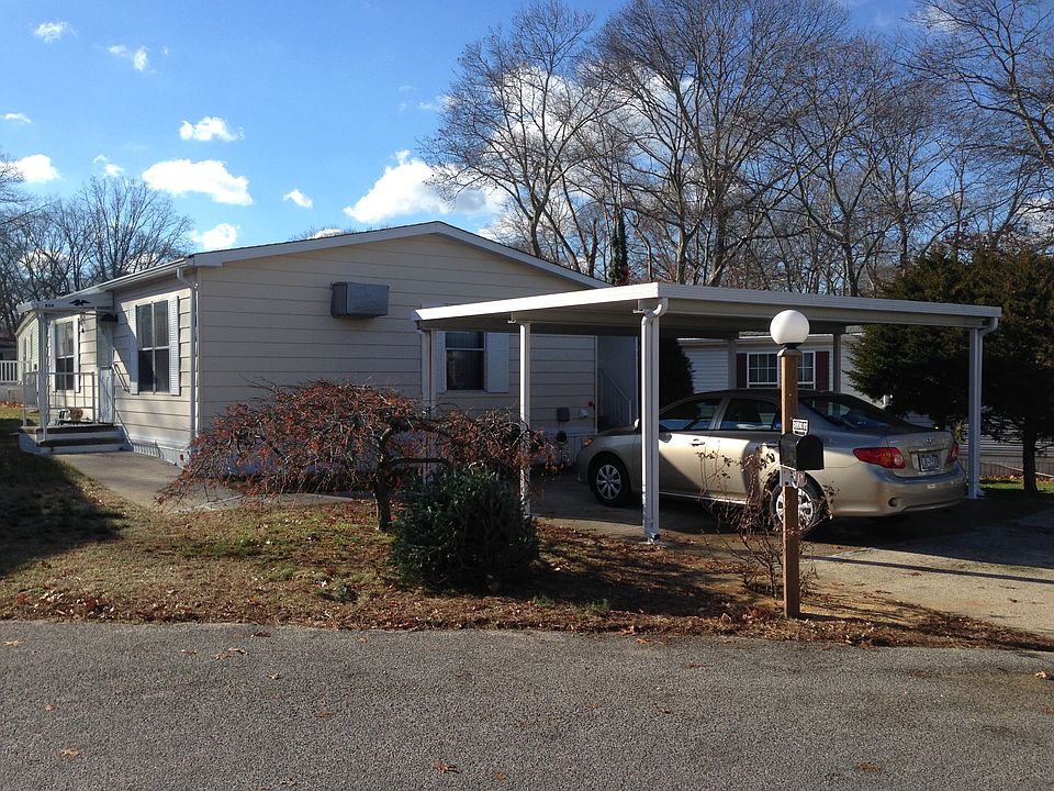 2nd image of 1661 Old Country Rd