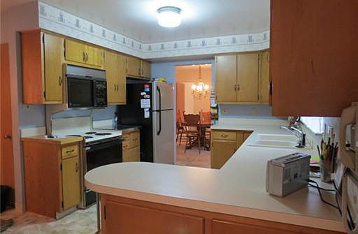 2nd image of 609 S Greenlawn Ave