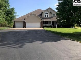 5005 Blue Stem Dr, Hutchinson, KS 67502