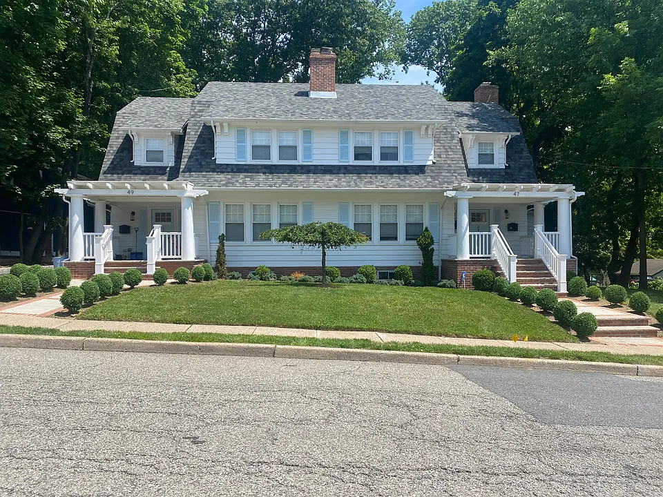 47 Lawrence Ave #B