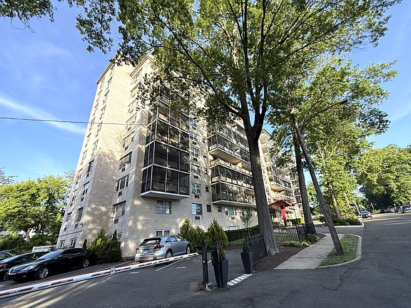 3rd image of 80 Cartright St Unit 1G