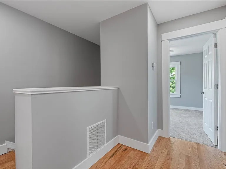 106 Wellington Rd — Photo 18