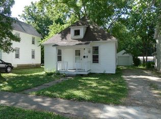 210 16th Ave, Charles City, IA 50616