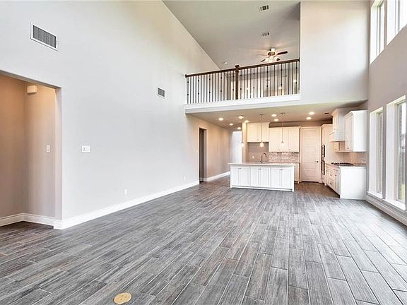3rd image of 3127 Lexington Dr