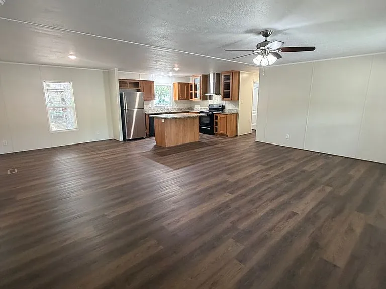 1105 S Rogers St — Photo 32