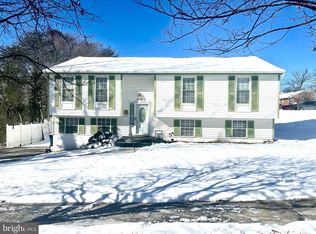 7921 Legation Rd, Hyattsville, MD 20784