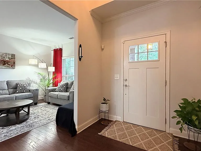1810 Kingsbridge Ct — Photo 2