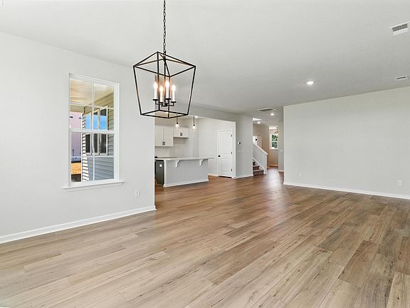 5th image of 85 Crosswick St
