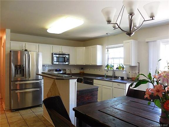 3rd image of 2472 Ivy Creek Frd