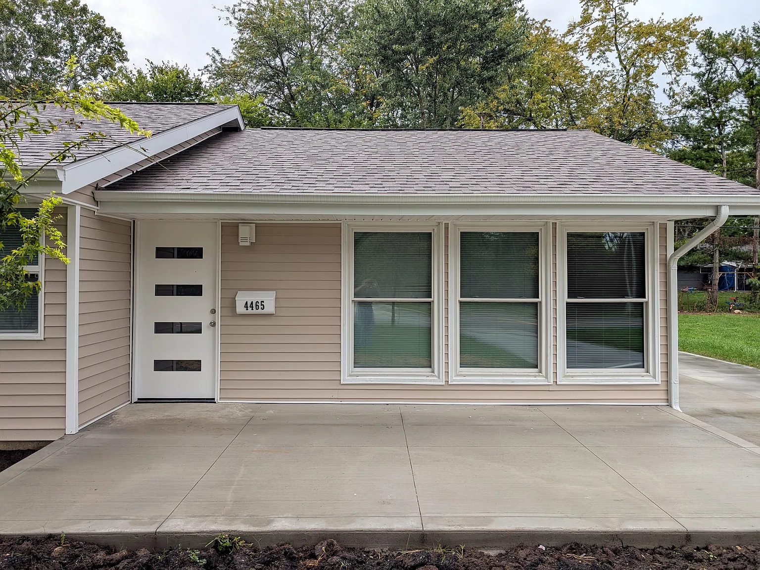 3 bed, 1068 sqft, $2,000 — Photo 2