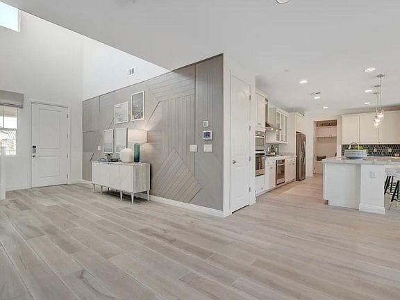 Foyer, welcome home!