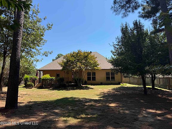 3rd image of 103 Red Oak Ct