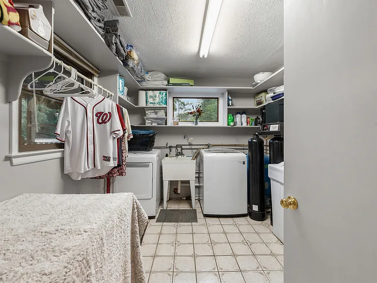 3361 Glebe Dr — Photo 6