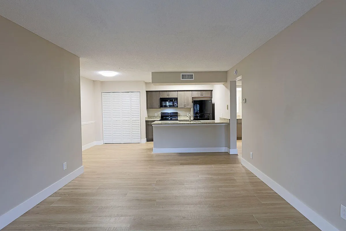 Building Photo - 5329 Summerlin Rd #2903
