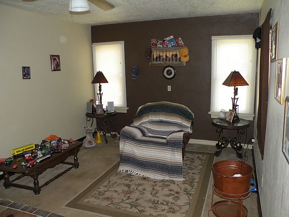 2nd image of 801 SW 25th St
