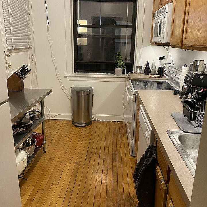 2nd image of 1596 Oak Ave APT 2