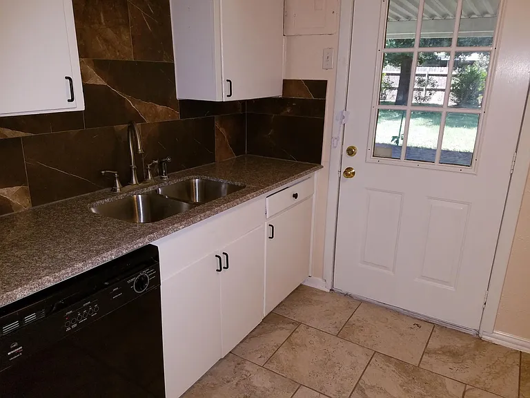7103 Dogwood Park Dr — Photo 8