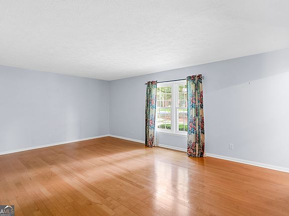 4th image of 117 Treeside Dr NW