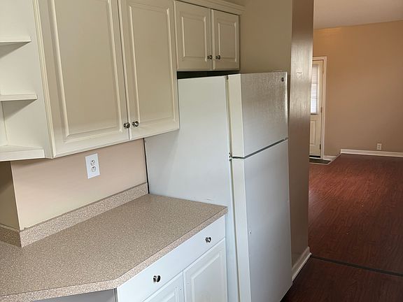 5th image of 605 3rd St APT 8