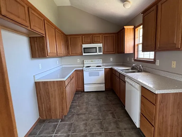 508 N Douglas Dr — Photo 8
