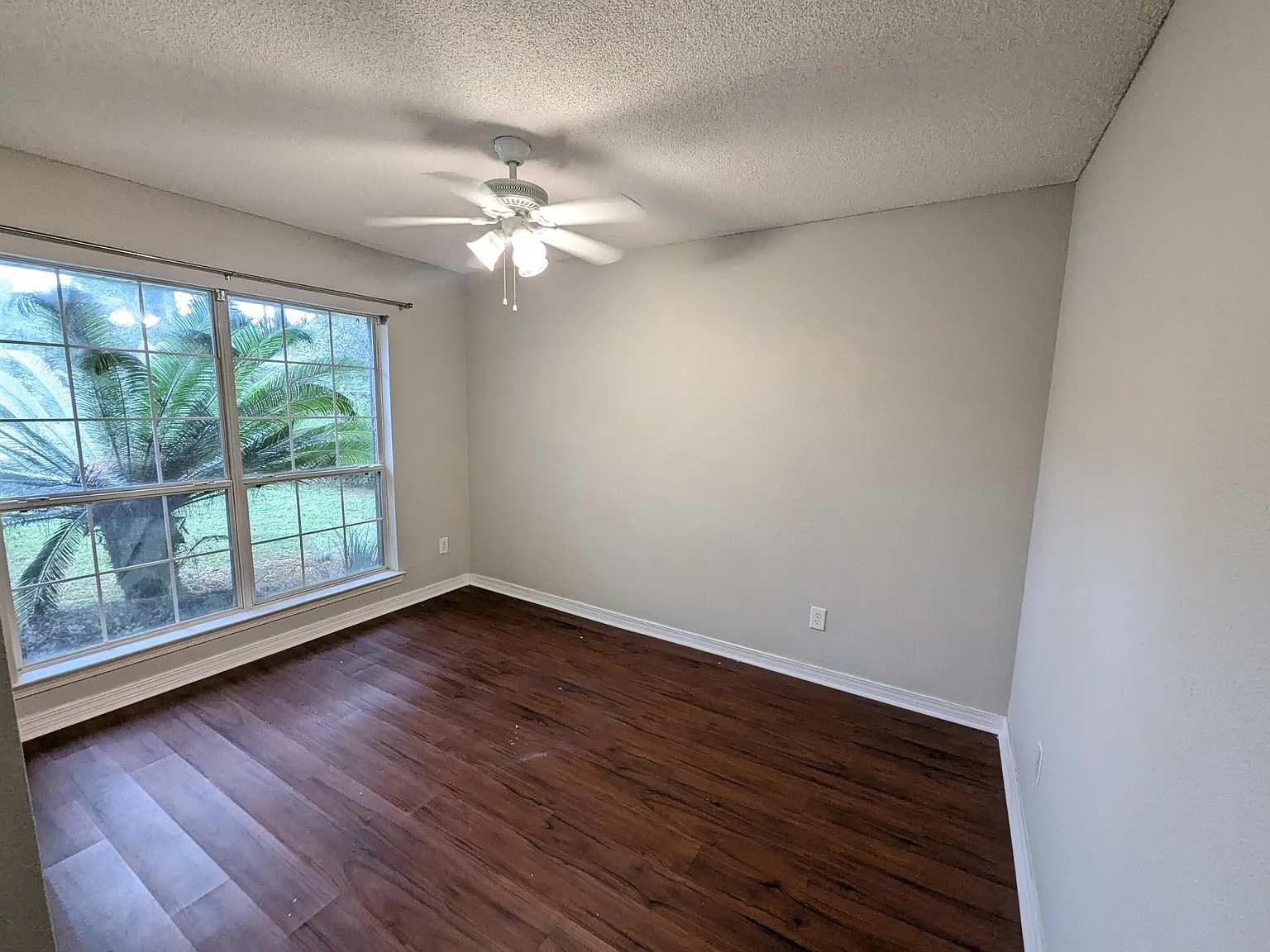 4 bed, 1863 sqft, $2,320 — Photo 2