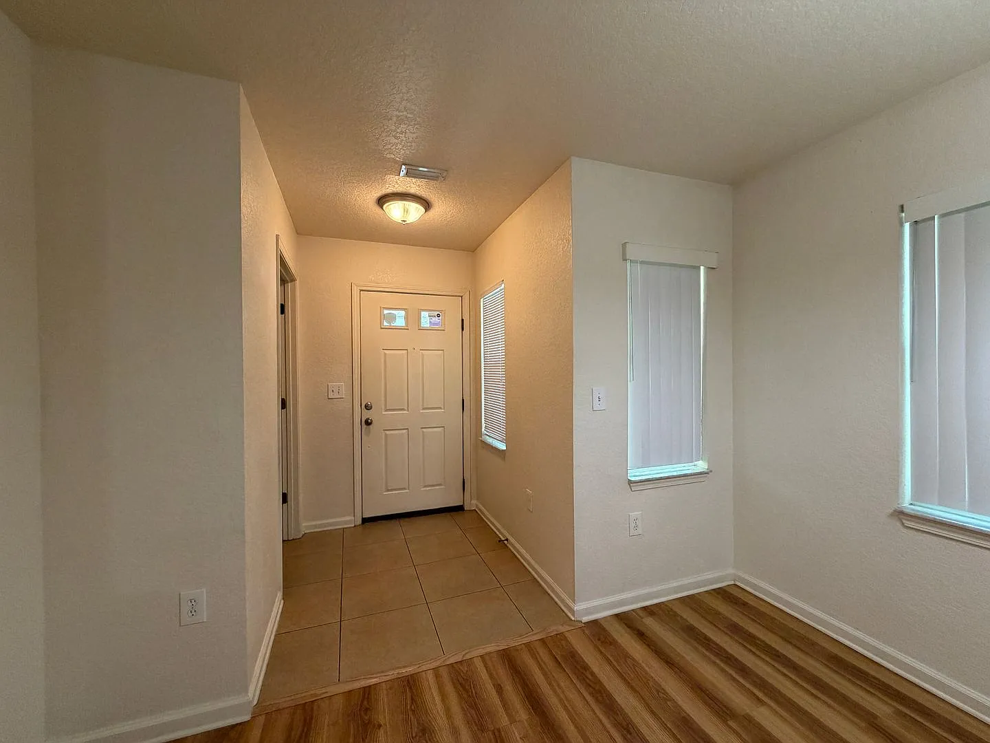 Great End Unit Town home waiting for you. — Photo 4