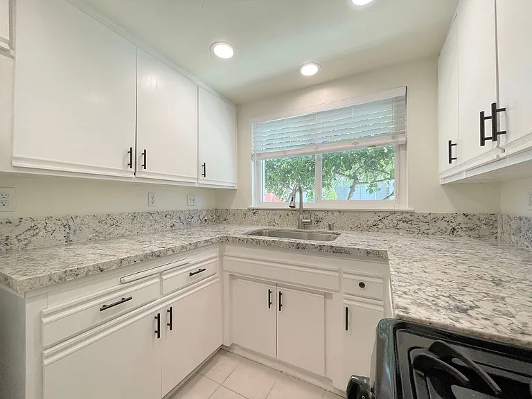 2414 Richmond Way — Photo 9