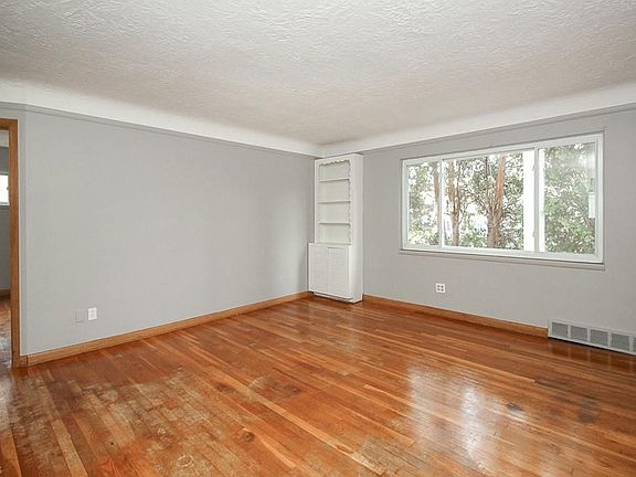 5th image of 219 Stoddard Ave