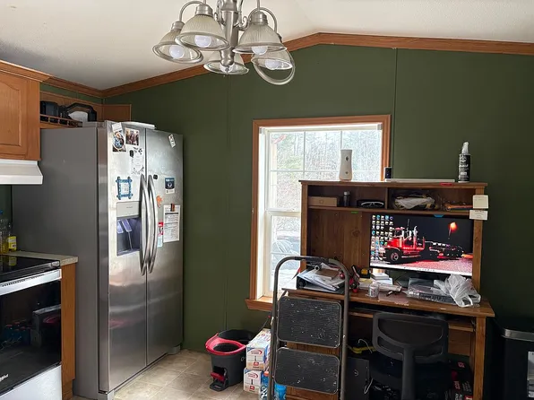 242 Symes Pond Rd, Barnet, VT 05821