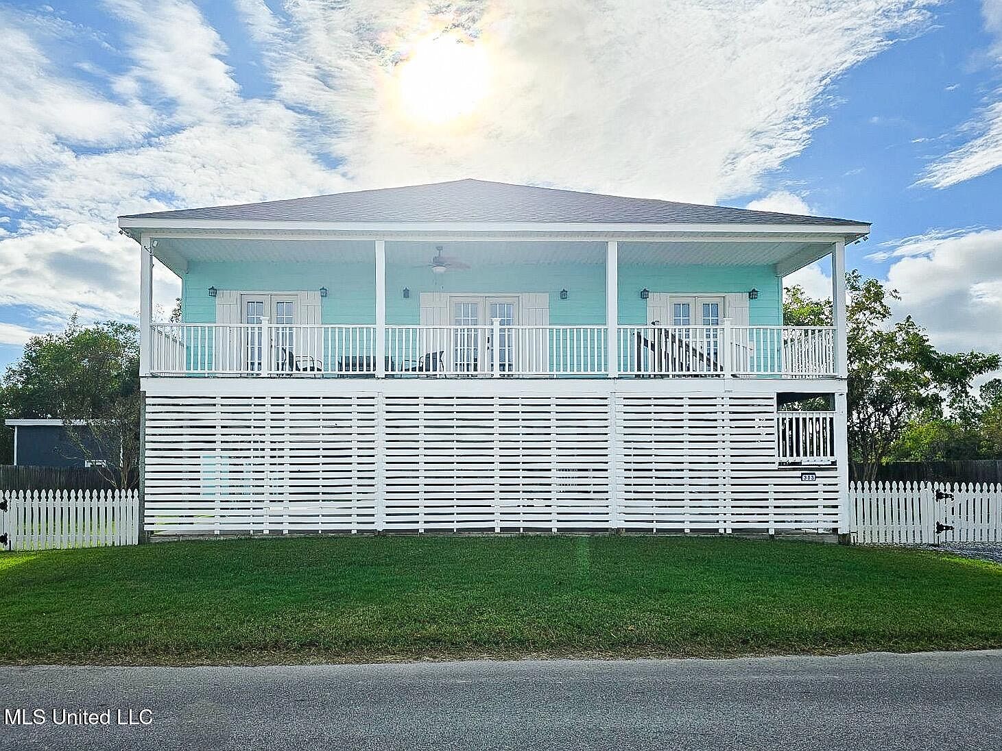 303 Saint Joseph St, Waveland, MS 39576 | Zillow