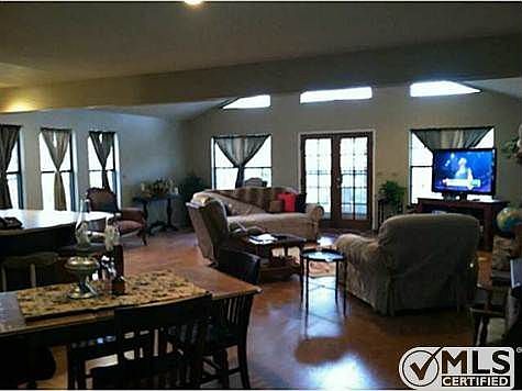 3rd image of 2704 Hector Dr