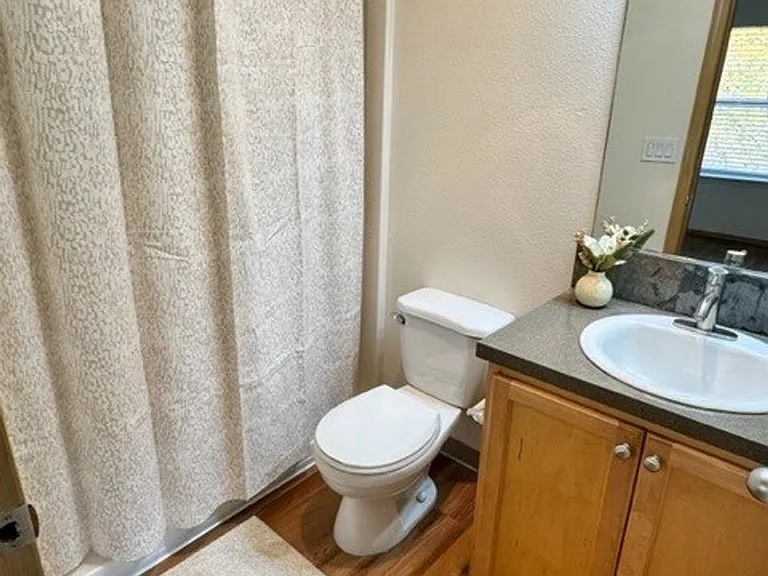 Louis York Apartments — Photo 22