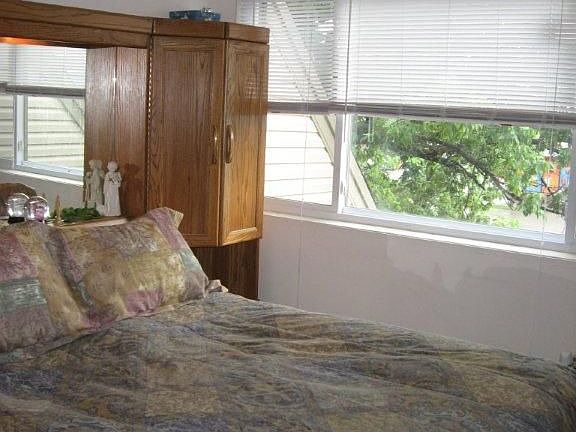 4th image of 3264 Richmond Ave
